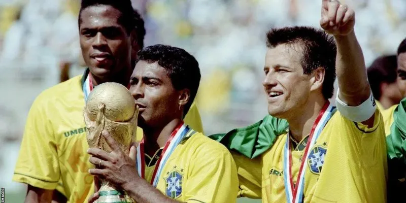 Romario – Cỗ máy săn bàn người Brazil với hơn 740 bàn thắng