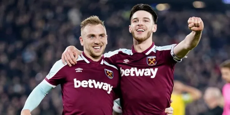 Sự xuất hiện đầy bất ngờ của West Ham trong EastEnders